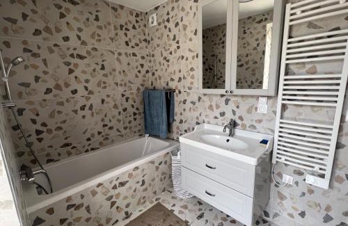 Les Clayes-sous-Bois Villa | Villa 3 Bedrooms - Proche VERSAILLES ORLY PARIS PARKING GRATUIT
