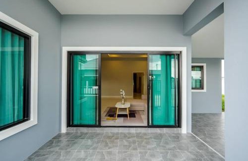 Hua Hin Villa | Villa 3 Bedrooms in Central Hua Hin Near Beach