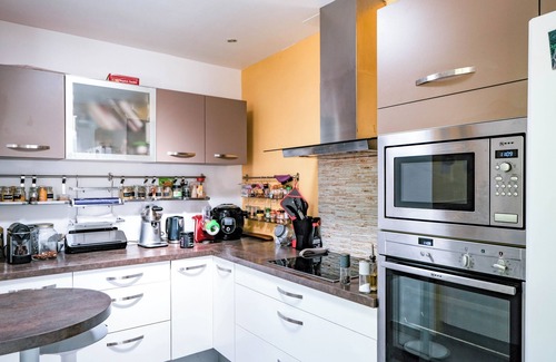 Saint-Menet House | Villa 3 Chambres , Clim, Jardin Piscine Jacuzzi