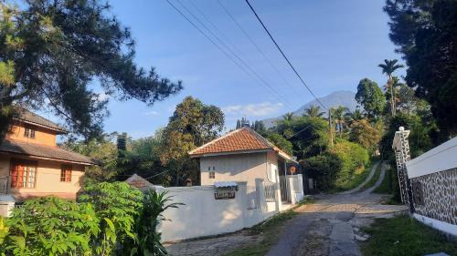 Cicurug Villa | Villa 3F cimelati