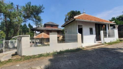 Cicurug Villa | Villa 3F cimelati