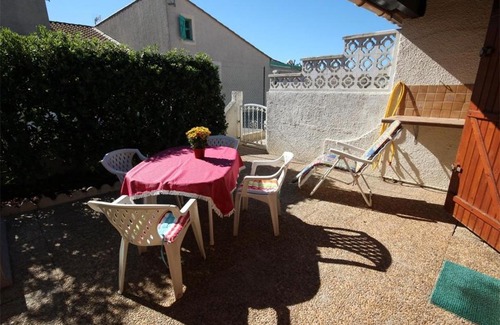 Portiragnes-Plage Villa | villa 4-5 couchages terrasse ombragées parking dans résidence sécurisée avec piscine commune 400m de la mer LRJP42