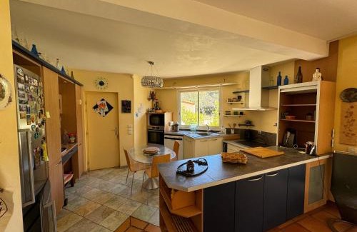 Laroque-des-Alberes House | Villa 4 Faces à Laroque-des-Albères avec Piscine et Terrasse - FR-1-732-67