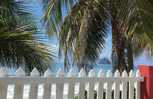 Tartane Villa | Villa 4 metres from the beach with swimming pool, close to all amenities