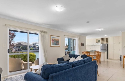 Halls Head Apartment | Villa 55 by the Waters Edge