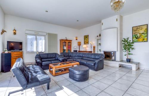 Saint-Gely-du-Fesc Apartment | Villa 6-8p avec jardin et piscine