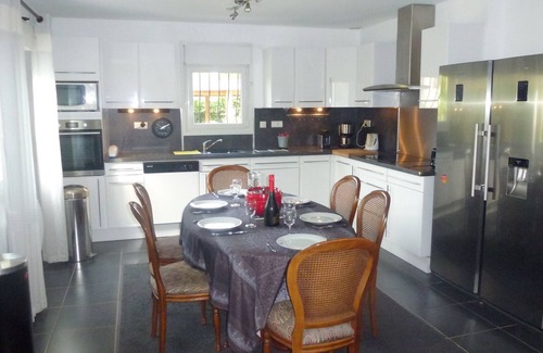 Les Bormettes House | Villa 6 pers, 110 m², garden 600m², 10/15' from beaches, swimming pool, air conditioning, parking.