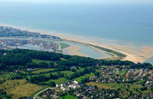Dives-sur-Mer House | VILLA 600m de la plage calme Location possible à partir de 3 nuitées, pouvant accueillir 6-8 pers Activités nautiques randonnée vélo pêche golf casinos