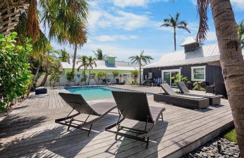 Holmes Beach Villa | Villa #7 AMI Lime Fish