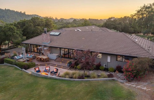 Calistoga Villa | Villa ∙ 8 bedrooms ∙ 18 guests