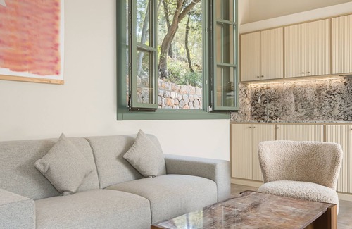 Esporles House | Villa #8- Life in middle of a vineyard, with a 600 Mb WIFI. Made for Nomads.