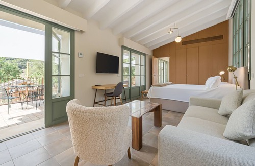 Esporles House | Villa #8- Life in middle of a vineyard, with a 600 Mb WIFI. Made for Nomads.