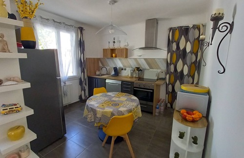 Les Bormettes Villa | Villa 800 m from the sea, south-facing terrace and swimming pool