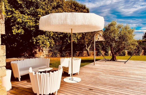 Les Artigues-de-Lussac Villa | Villa Artigue - Five Bedroom Villa, Sleeps 12