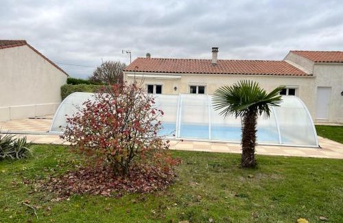 Saint Froult Villa | Villa accueillante à Saint-Froult avec piscine privéeB
