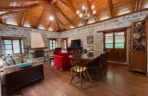 Potamia Villa | Villa Acroria in Karpenisi