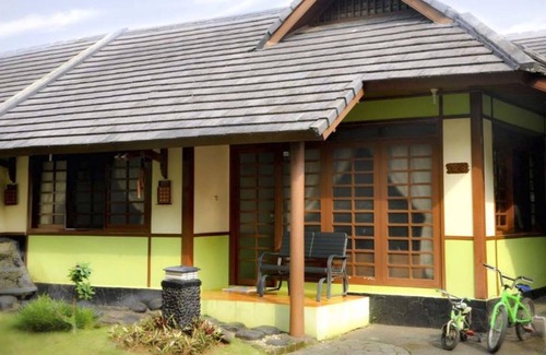Cipanas Villa | VILLA ADE - 0608 KOTA BUNGA PUNCAK