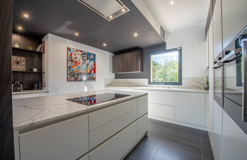 Cote d'Azur- French Riviera Villa | Villa ADELAIDE 300 m from the beach and a 15-minute walk from Place des Lices.