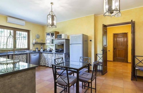 Solcio Villa | Villa Adelinda: A luxurious one-story villa located right on the Lake Maggiore, with Free WI-FI.