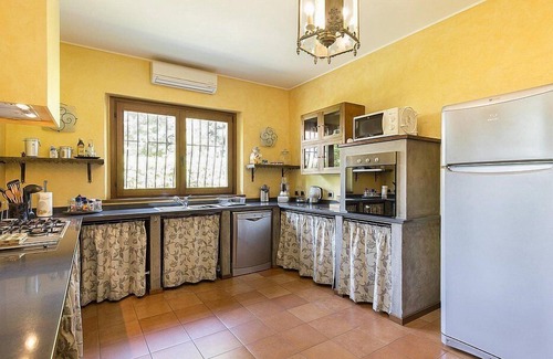 Solcio Villa | Villa Adelinda: A luxurious one-story villa located right on the Lake Maggiore, with Free WI-FI.