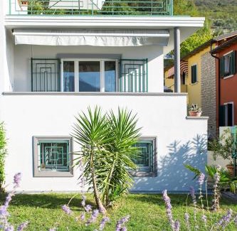 Brenzone sul Garda Villa | Villa Adriana-Direttamente sul lago