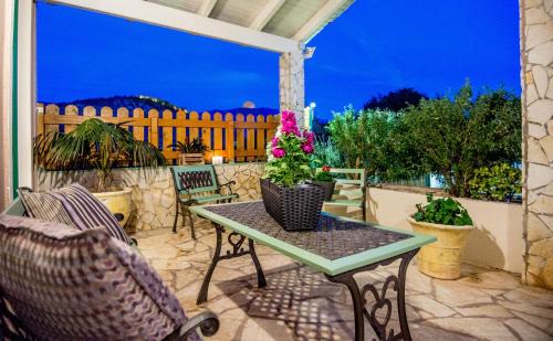 Mazarakata Apartment | Villa Aelia - A Peaceful And Private Place