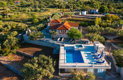 Supetar Villa | VILLA AGAPE - Three bedroom villa on 15k m2 olive grove - Incredible 360 view - Free parking - Private pool and jacuzzi