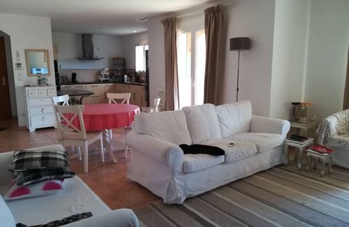 Caunes-Minervois Villa | VILLA AIIR-CONDITIONED/SWIMMING POOL/GARDEN/4 BEDR./2 BATHS/8BEDS/BOXWIFI