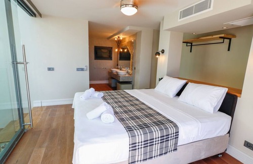 Turgutreis City Center Villa | Villa Ajnur - Six Bedroom Villa, Sleeps 12