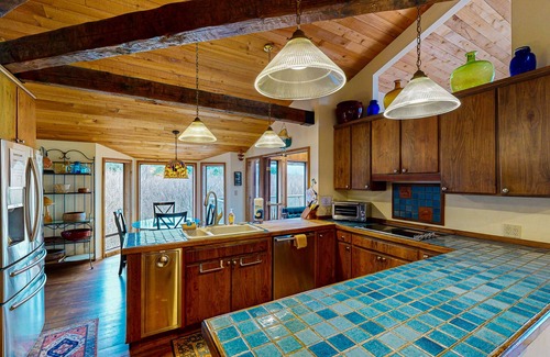 Yachats House | Villa al Mar | Secluded Stunner, Quiet Beach Access | Jaw-Dropping Ocean View