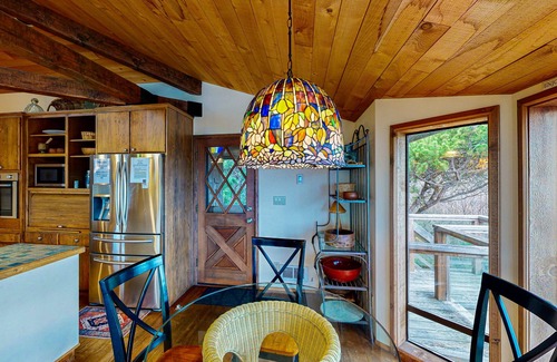 Yachats House | Villa al Mar | Secluded Stunner, Quiet Beach Access | Jaw-Dropping Ocean View