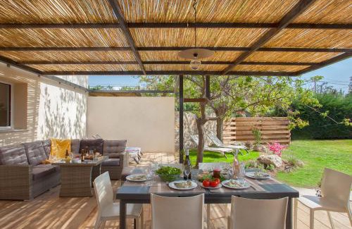 Calvi Villa | Villa "Albizzia" avec terrasse et jardin 6 à 8 personnes