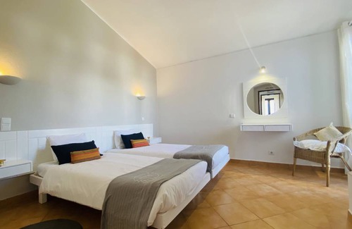 Areias de Sao Joao House | Villa, Albufeira, 2 bedrooms, 200 m from the Strip, 500m from the beach, pool and garden