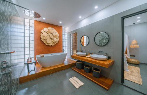 Berawa Villa | Villa Aless: Designer 4BR Villa w/Sauna, Jacuzzi, Gym, Rooftop