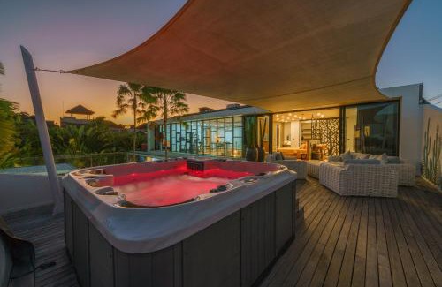 Berawa Villa | Villa Aless: Designer 4BR Villa w/Sauna, Jacuzzi, Gym, Rooftop