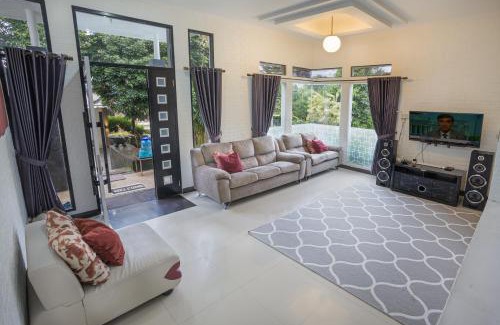Ciloto Villa | Villa Alessa Puncak