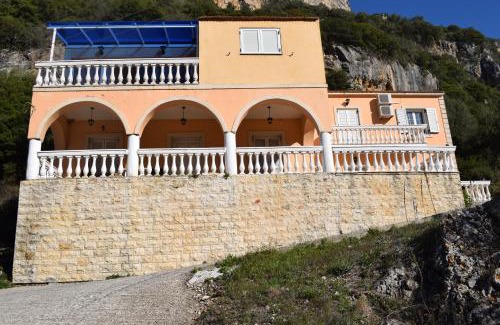 Doukades Villa | villa alexandrer