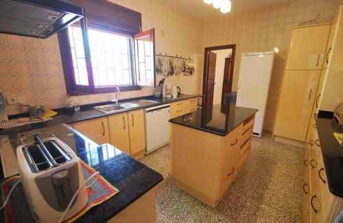 L'Alfas del Pi Villa | Villa Alguers Summary