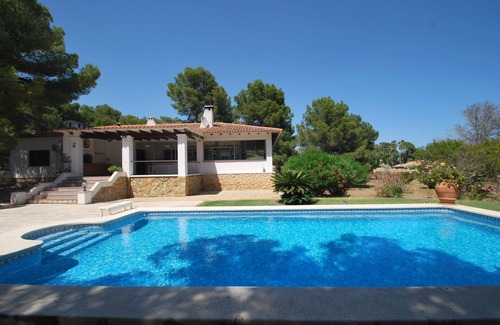 L'Alfas del Pi Villa | Villa Alguers Summary