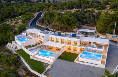 Pefkos Villa | Villa Allegra with pool in Pefkos, Lindos area