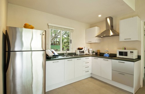 Tamarindo Villa | Villa Almendro - Chic! 150 meters to beach, cascading pool, free wifi!