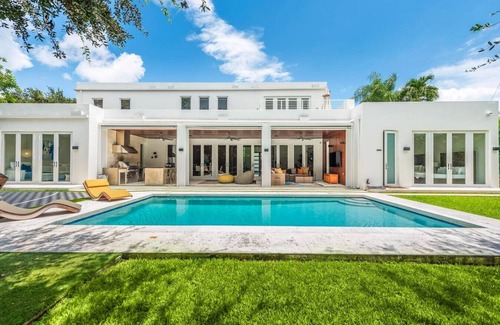 Coral Gables Villa | Villa Amani-Modern 7BR Villa w/Basketball Court & Gym