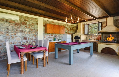 Kremasti Villa | Villa Amarandes by Villa Plus