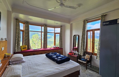 Shimla Other | Villa amidst the mountains of Himachal Pradesh, just 10km away from Shimla.