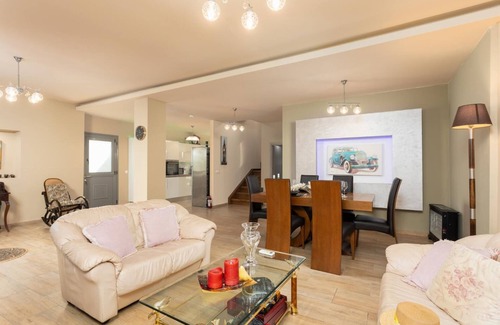 Afandou Villa | Villa Ammos - Three Bedroom Villa, Sleeps 8