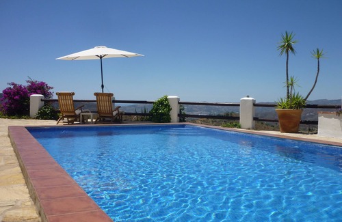 Canillas de Aceituno Villa | Villa Amores - relax, enjoy the sun, scenery and private pool..