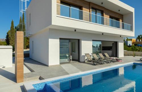 Pegeia Villa | Villa Andre, walking distance to Coral Bay