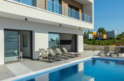 Pegeia Villa | Villa Andre, walking distance to Coral Bay