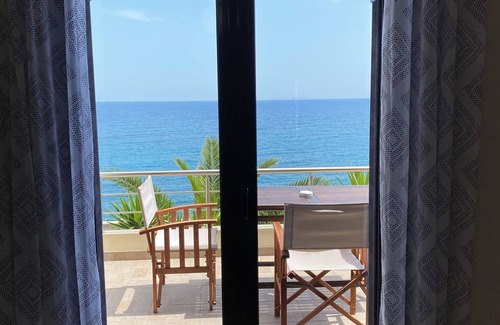 Mochlos House | Villa Anemos Spacious house on ocean front with private rooftop swimming pool,