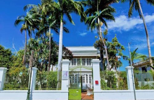 Saint-Denis Hotel | Villa Angélique - Hôtel classé Monument Historique